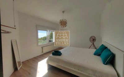 A beautiful, renovated villa with panoramic sea views.